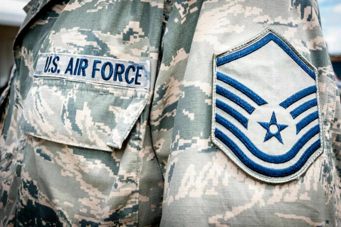 26583453 U.S. Air Force uniform with rank insignia.
