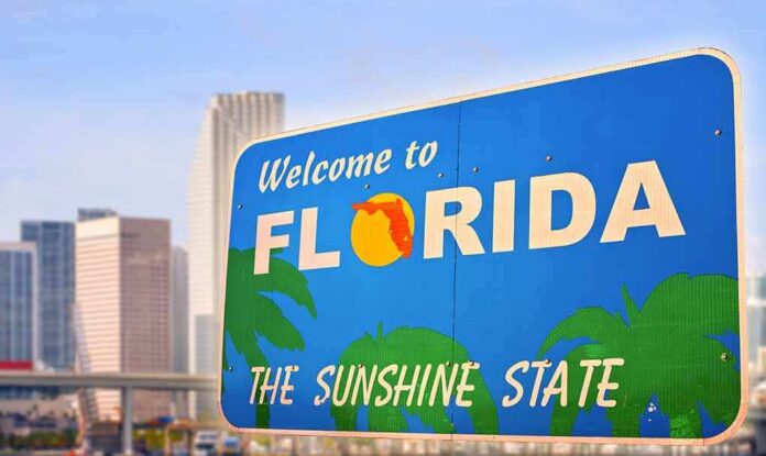 shutterstock_301900193 Welcome to Florida sign with city skyline in background